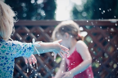 The two children playing with water
